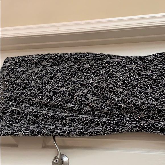 Dress - Picture 3 of 4